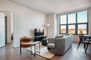 Logan Square 2br w pool lounge gym nr L CHI-869